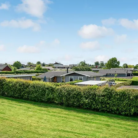 3 Bedroom Cozy In Lägenhet