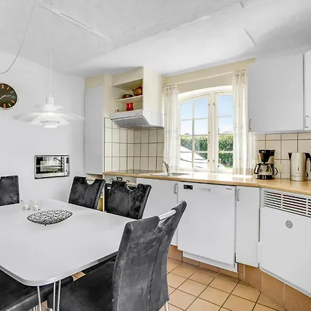 3 Bedroom Cozy In شقة Hejls