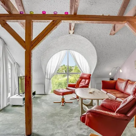3 Bedroom Cozy In Lägenhet *